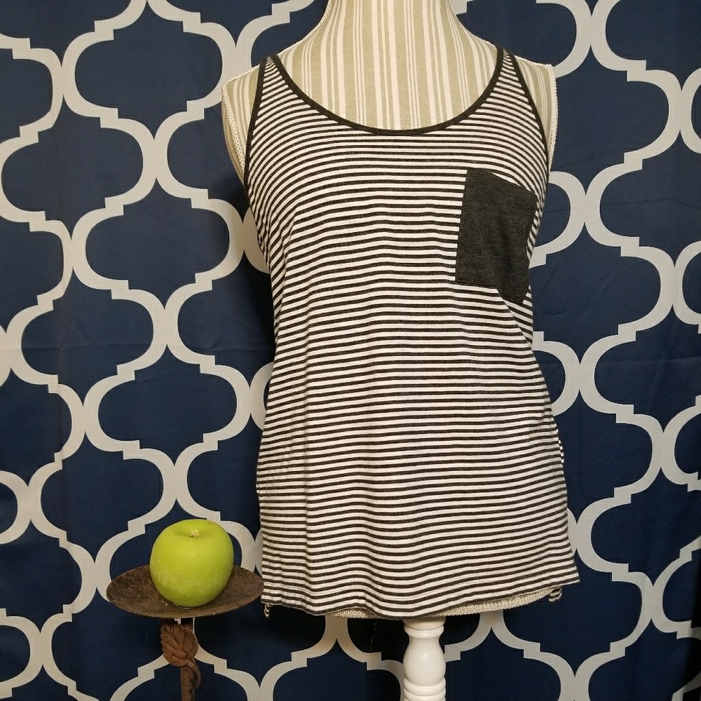 🌻🌺🌻OLD NAVY HI-LOW TANK!! - Picture 1 of 6